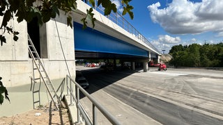 Arbeiten an Brücke und Fahrbahnen auf der A6 an der Anschlussstelle Schwetzingen-Hockenheim während der Vollsperrung