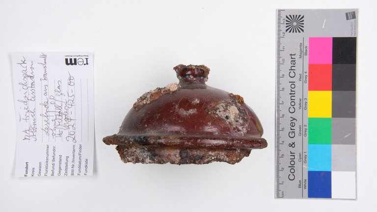 Deckel aus emailliertem Metall