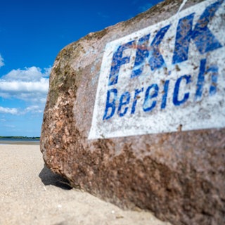 FKK Schild am Strand