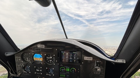 Mit dem E-Flugzeug Pipistrel Velis Electro über Mannheim.