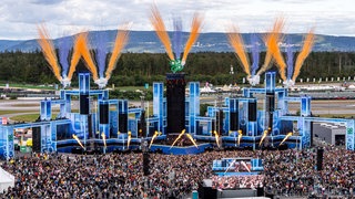 Die "Cloud 9 Stage" beim Glücksgefühle-Festival 2024 auf dem Hockenheimring