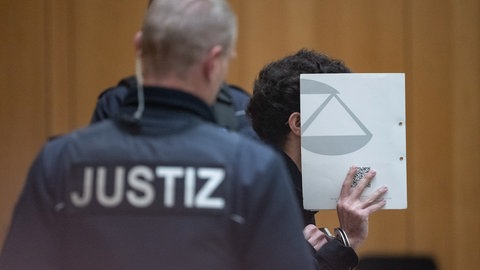 Sulaiman  A. vor Gericht