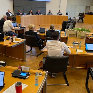 Stadträte im Mannheimer Gemeinderat stimmen für Sparpaket