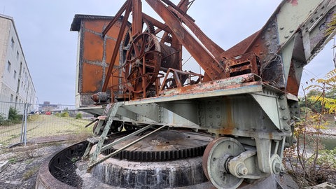 Ein alter Hafenkran in Mannheim