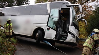 Bus bleibt stecken