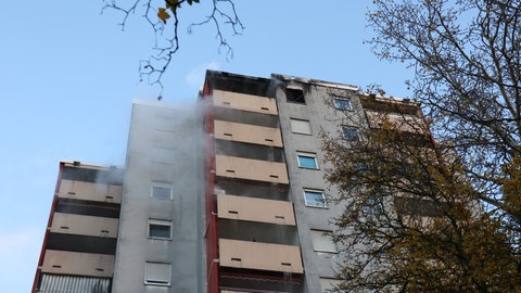 Brand in einer Wohnung in einem Hochhaus 