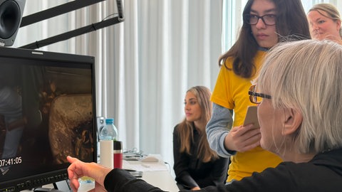 Kinder der Eugen-Neter-Schule Mannheim besuchen das SWR Studio Mannheim-Ludwigshafen