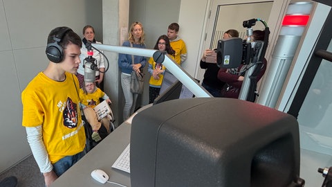 Kinderreporter der Eugen-Neter-Schule Mannheim im Radio-Studio