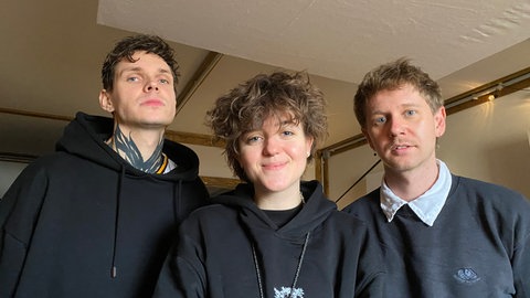  Die Mitglieder der Band Nikra: Ben Geldner (Gitarre), Annabelle Müller (Gesang), Timo Zell (Bass).