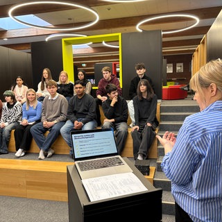 Zehntklässler im Gemeinschaftskundeunterricht