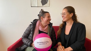 Betroffene Angehörige Simone Lehnert und Sozialpädagogin Hella-Talina Tatomir-Yeboah