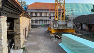 Die Kramer-Mühle in St. Leon-Rot mit Kran auf dem Hof