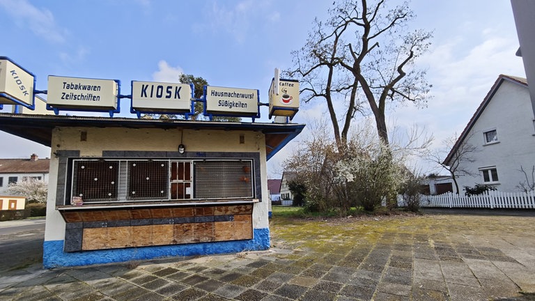 Ein alter heruntergekommener Kiosk in Mannheim-Schönau