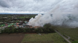 Brand mit Rauchentwicklung auf dem Gelände eines Recyclinghofs bei Edingen-Neckarhausen