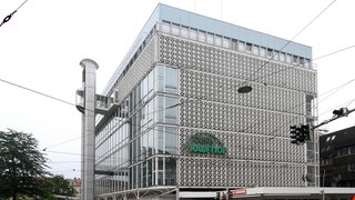 Die Kaufhof-Filiale am Bismarckplatz in der Innenstadt von Heidelberg