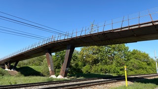 Fahrradbrücke über der Sudetenstraße in Mannheim