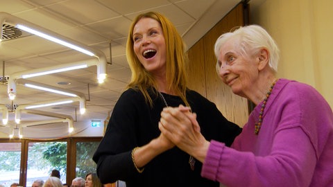 Let's dance mit Esther Schweins im Seniorenheim
