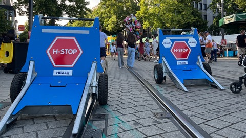 Mobile Durchfahrtssperren in der Fußgängerzone auf dem Stadtfest