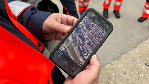 Rettungshundeführer trainieren mithilfe einer App
