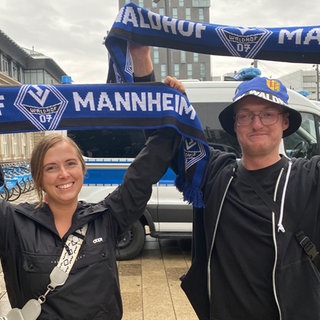 Waldhof-Fans vor dem Hauptbahnhof in Mannheim