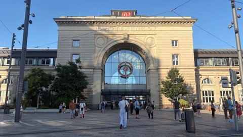 Hauptbahnhof Mannheim mit Vorplatz
