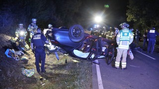 Polizei entdeckt in Unfallwagen Drogen und Schreckschußwaffe