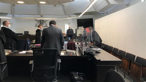 Am Landgericht Stuttgart hat der Prozess gegen drei Angeklagte im sogenannten Stuttgarter Klinikskandal begonnen
