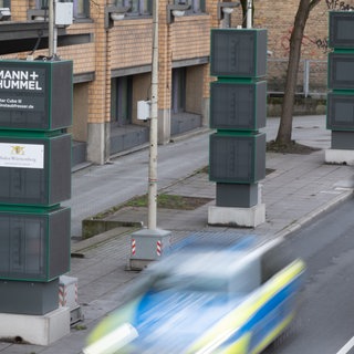 2018 aufgestellt - und sie stehen immer noch: die Filtersäulen am Stuttgarter Neckartor. (Archivbild)