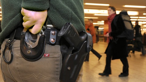 Polizei in der Klett-Passage in Stuttgart