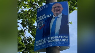 Dieses Wahlplakat des AfD-Politikers Thomas Rosspacher vor der Kommunalwahl in Stuttgart brachte ihm nun Anzeigen ein.