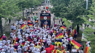 Die deutsche "Fan-Walze" rollt....