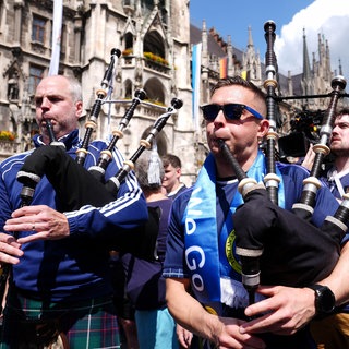Schon in München und in Köln verbreiteten die schottischen Fans - natürlich mit Dudelsäcken - ordentlich Stimmung. (Archivbild)