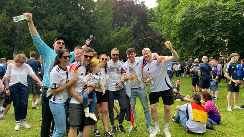 Deutsche Fans haben sich in die schottische Fan Zone im Stadtgarten "geschlichen".