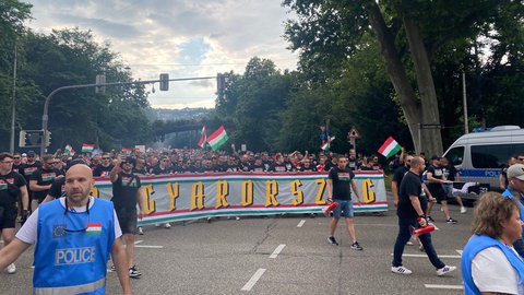 Laut Polizei verlief der Fan Walk friedlich.