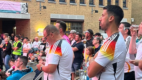 Sami Khedira beim Public Viewing in Fellbach nach dem 1:0 für die Schweiz