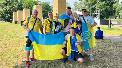 Sie freuen sich auf das Spiel gegen Belgien: Ukrainer im Stadtgarten Stuttgart.