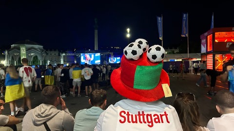 Fußball-Fans aus Türkei, Belgien und Ukraine verfolgen auf dem Schlossplatz Stuttgart ein EM-Spiel der EURO 2024.