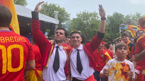 Fran und Daniel auf dem Karlsplatz zur Euro 2024