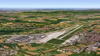 Flughafen Stuttgart von oben: Nach einer missglückten Landung fielen etliche Flüge aus oder wurden umgeleitet.