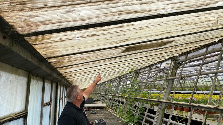 Hagel hat Gewächshaus in Remseck zerstört