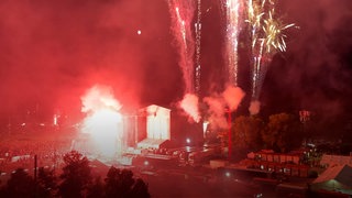 Beim ACDC-Konzert ging Feuerwerk über dem Himmel von Stuttgart in die Luft.