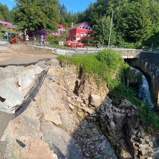 Die Straße zwischen Rudersberg und Welzheim wurde bei den Überschwmmungen besonders schwer beschädigt. 