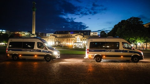 Polizeiwagen auf dem Stuttgarter Schlossplatz