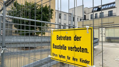 Die Palmen und Olivenbäume auf dem Parkdeck hat niemand je zu Gesicht bekommen. 