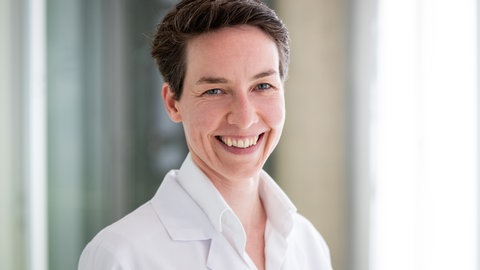 Herzchirurgin Nora Göbel. Sie leitet das Aortenzentrum am Robert Bosch Krankenhaus in Stuttgart. Hier gibt es seit kurzem kostenlose Aorta-Screenings für alle - unabhängig von Geschlecht und Alter. 