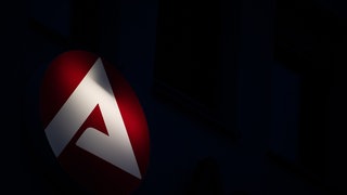 Logo der Arbeitsagentur. Die Zahl der Arbeitslosen im Großraum Stuttgart ist im Januar 2025 deutlich gestiegen.