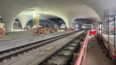 Stuttgart 21 mit neu verlegten Gleisen im Tiefbahnhof