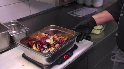 An reinen Lebensmittelabfällen in der Küche sind an diesem Tag nur 1,5 Kilogramm angefallen - bei der Produktion des Ratatouilles. 