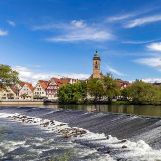 Im Neckar bei Nürtingen hatte die Polizei im Oktober 2024 die Leiche einer 66-Jährigen gefunden. Nun hat die Staatsanwaltschaft Stuttgart Anklage gegen einen 37-Jährigen erhoben. 