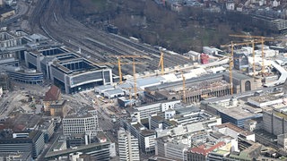 Die Großbaustelle Stuttgart 21 prägt das Stadtbild und führt dieses Jahr zu einer Rekordzahl an Zugausfällen.